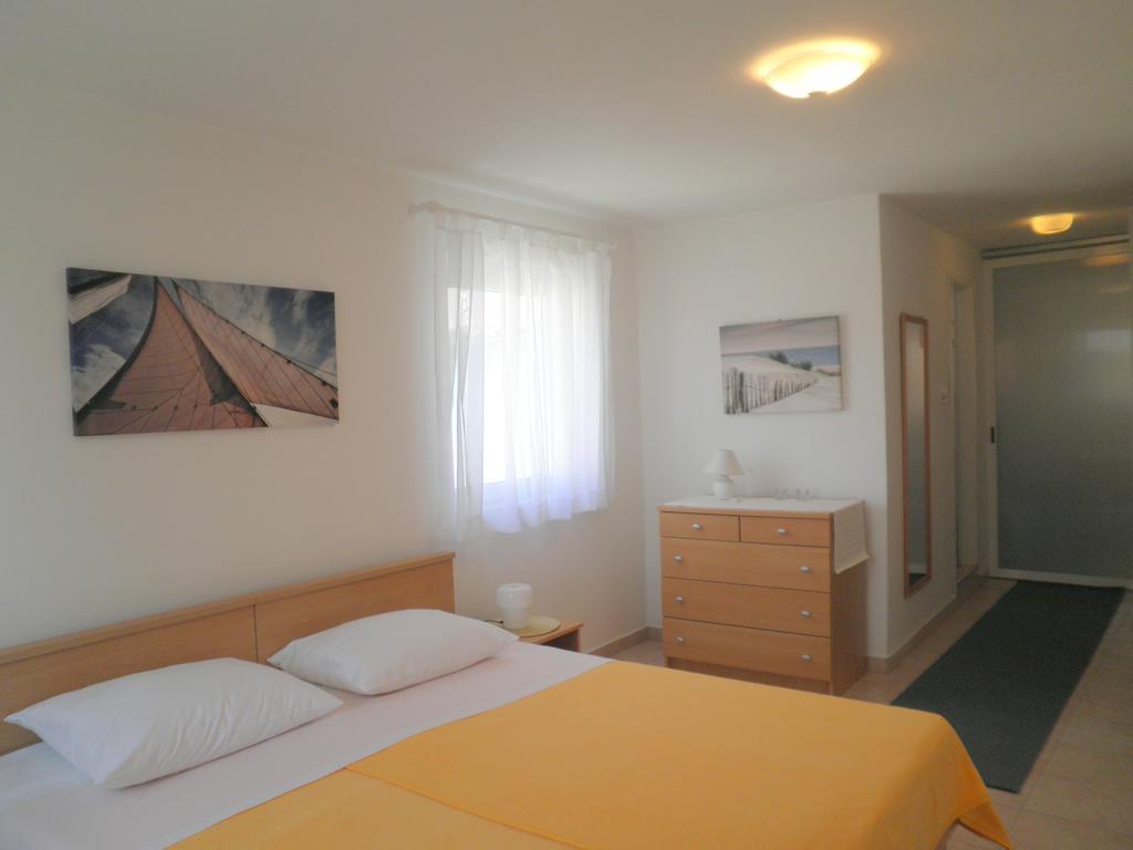 Apartment Zlata Раб Экстерьер фото